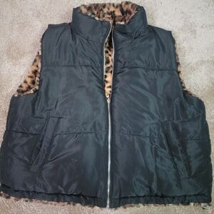 Reversible Black and Leopard Print Puffer Vest Juniors Med/large
